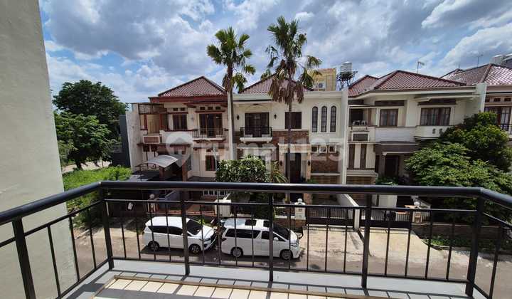 Rumah Mewah Banyak Ruang Serbaguna Jakarta Barat Furnished Di Green Garden Residence , Green Garden 2