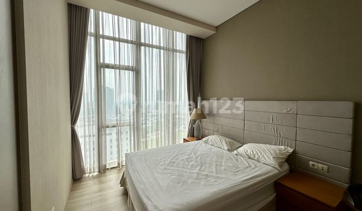 Rent Luxury Apartment in Alam Sutera Private Lift Beautiful View Furnished 3 Bedroom