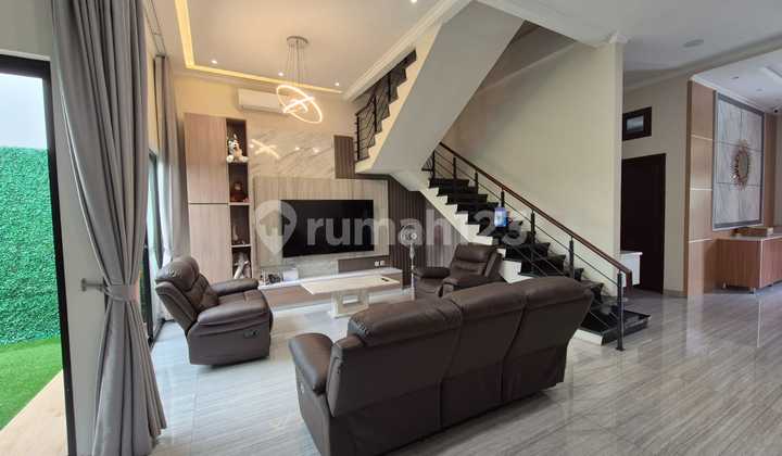Luxury House with Many Multipurpose Rooms in West Jakarta Furnished At Green Garden Residence, Green Garden