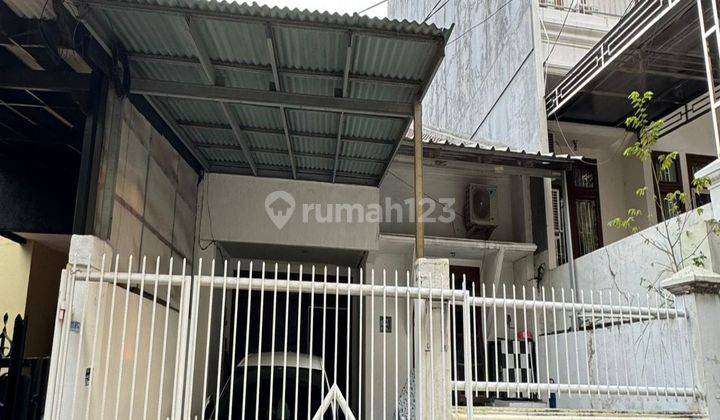  Rumah Jakarta Barat  Unfurnished Bagus SHM - Sertifikat Hak Milik di Taman Ratu , Taman Ratu 2