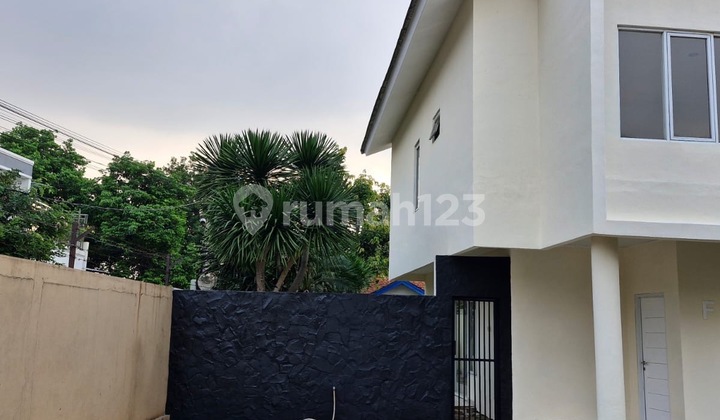 Rumah Posisi Hook (Kuldesak) di Andara Selatan Jakarta 2