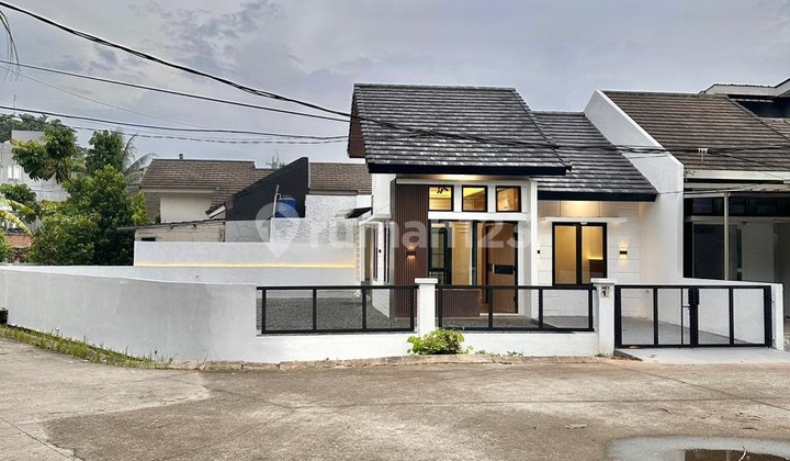 Ready-to-Occupy House Hook Position in Harvest City Cileungsi 2