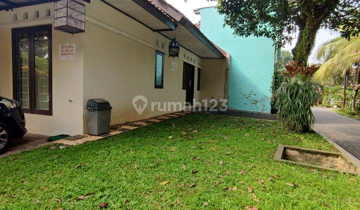 tampak depan rumah cantik nuansa asri posisi