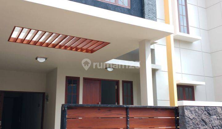 Di jual rumah baru di Rawamangun 1