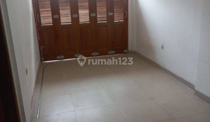 Dijual Rumah 3 Lantai Siap Huni di Kemayoran 2