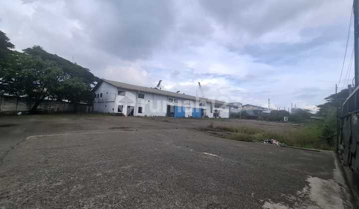 Bonus Land with Strategic Building Location on Jalan Cakung Cilincing Raya, North Jakarta