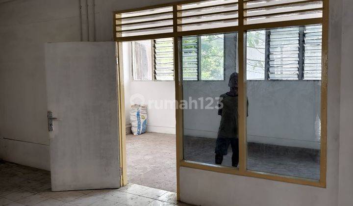 Disewa Tempat Usaha Ex Showroom Mobil di Jalan Raya Bekasi Barat 2