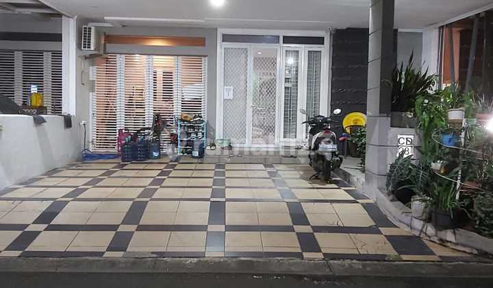 Rumah 2,5 Lantai di Cluster Maple Sumarecon Bekasi Rumah 2,5 Lantai di Cluster Maple Sumarecon Bekasi