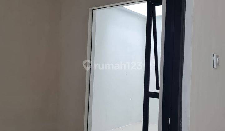 Di Jual Rumah Baru Semi Furnis di Metland Menteng Cluster Jura 2 Lantai  2