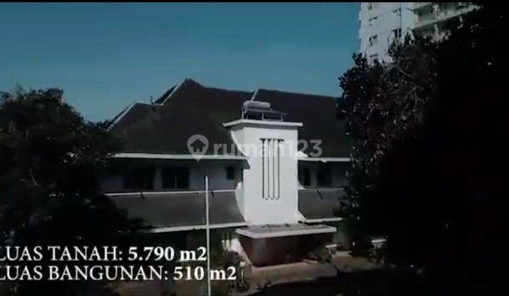 Dijual Wisma Vintage Mewah Dengan Fasilitas Lengkap di Bandung 1