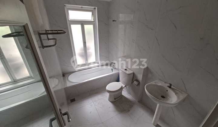 For Sale Quickly, Good and Luxurious House in Bintaro, South Tangerang