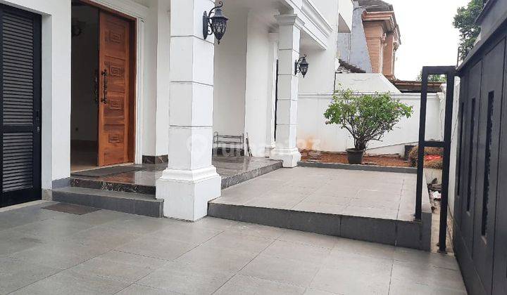 Di Jual Rumah Mewah Design Neoclasic 2 Lantai Siap Huni di Jalan Haji Nawi  2