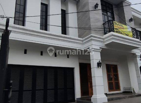 Di Jual Rumah Mewah Design Neoclasic 2 Lantai Siap Huni di Jalan Haji Nawi  2