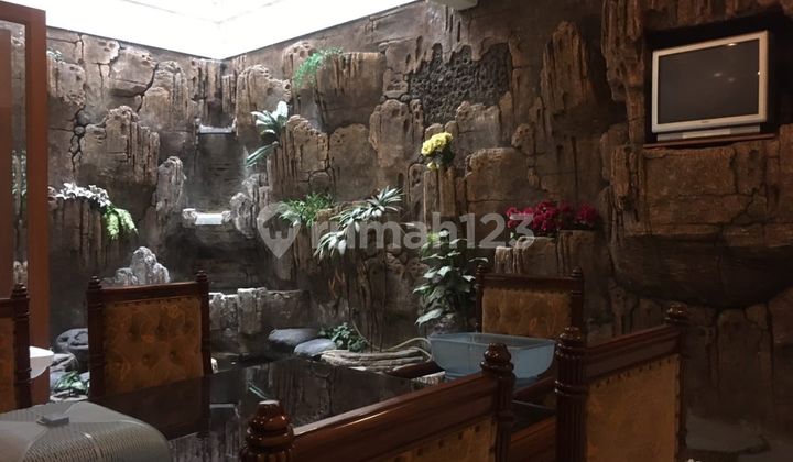 Rumah Mewah di Taman Semanan Indah, Semi Furnished, Private Pool 2