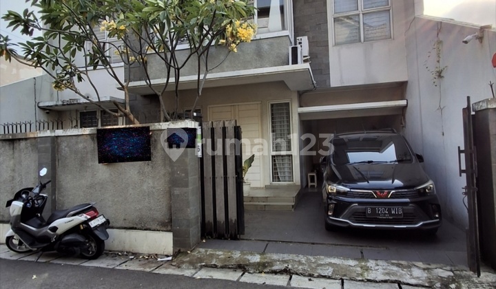 Strategic House Near Bintaro Modern Market (BTC) & Flood-Free
