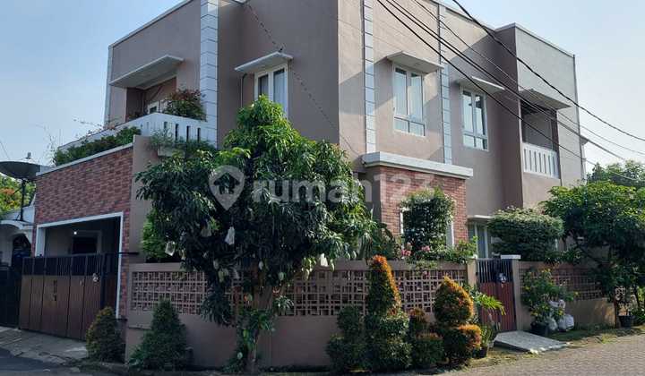 Turun Harga! Nusaloka Bsd City 3 Lantai, Posisi Hoek, Siap Huni