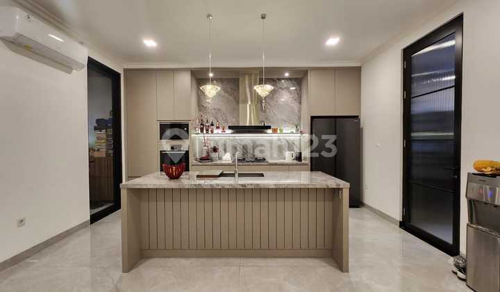 Beautiful House with Swimming Pool at Cendana Golf Lippo Karawaci, Freehold Title 2