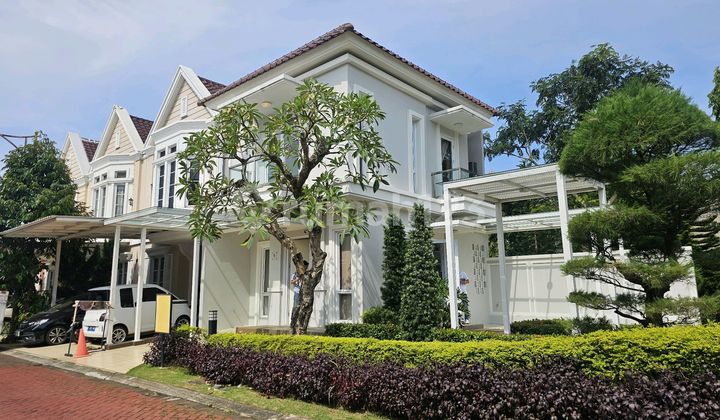 Hook / Hoek House, Fully Furnished, Nice, Ready to Occupy in Boston Village Gading Serpong.