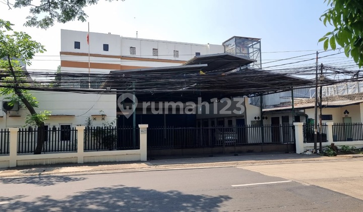 Multipurpose Building in Karawaci Tangerang, Location by the Main Roadside