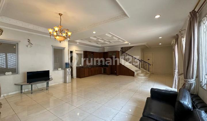 Rumah Mewah Bagus, Kamar Tidur Utama Di Lantai 1 Foresta Bsd City