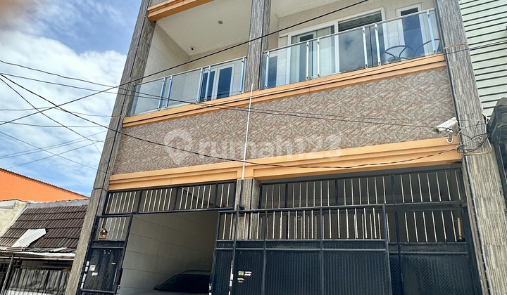 Rumah Gandeng Depan Belakang, SHM, Furnished, Full Renov Rumah Gandeng Depan Belakang, SHM, Furnished, Full Renov