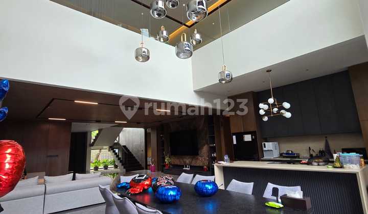 Rumah Baru 2 Lantai Full Furnished, Rumah Mewah dengan Swimming Pool