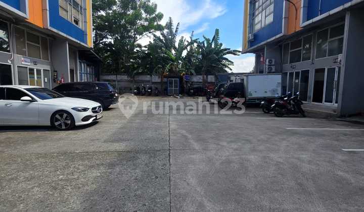 Duta Indah Iconic 3-Storey Attached Warehouse, Employee Mess Available, Container Access