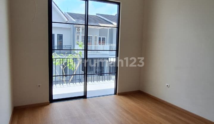 Brand New! Rumah di Kencana Loka, Semi Furnished, Posisi Hook 2