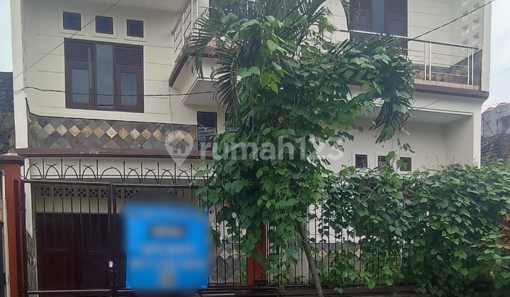 For Rent 2.5-Story House Tb 240 Ready to Occupy in Taman Kopo Indah 2 For Rent 2.5-Story House Tb 240 Ready to Occupy in Taman Kopo Indah 2