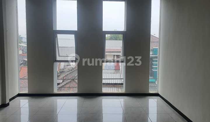 Ruko 3-story on Main Road Gempol, Cijerah 2