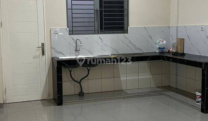 Rumah 3 Lantai di Komplek Griya Palace Medan 2