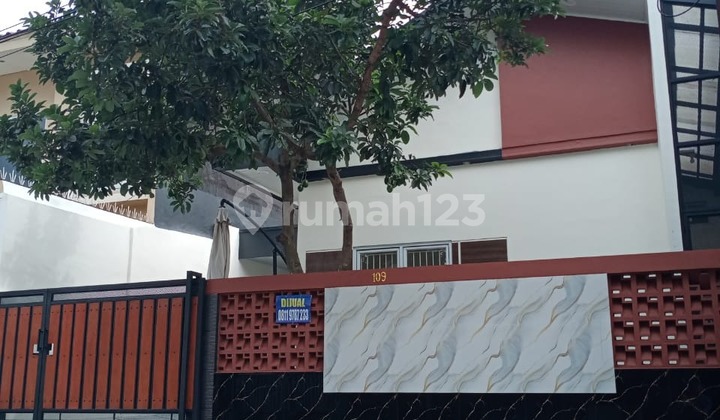 Rumah Mezzanine Baru Renov LT 129 SHM Ring 1 Sekolah Fav Depok