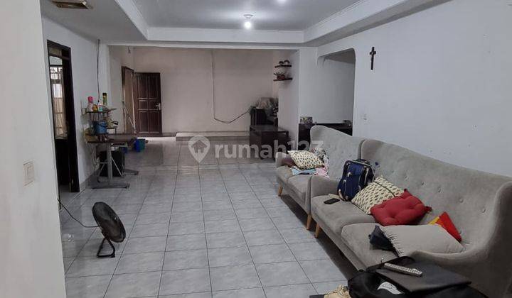 ruang keluarga dijual rumah di taman duta