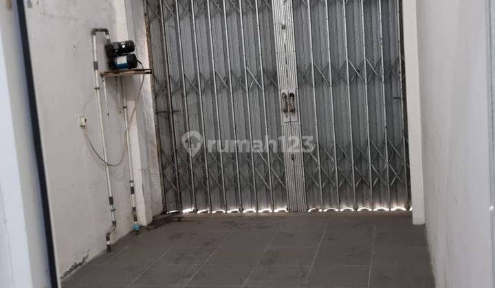 garasi/carport dijual rumah di taman duta