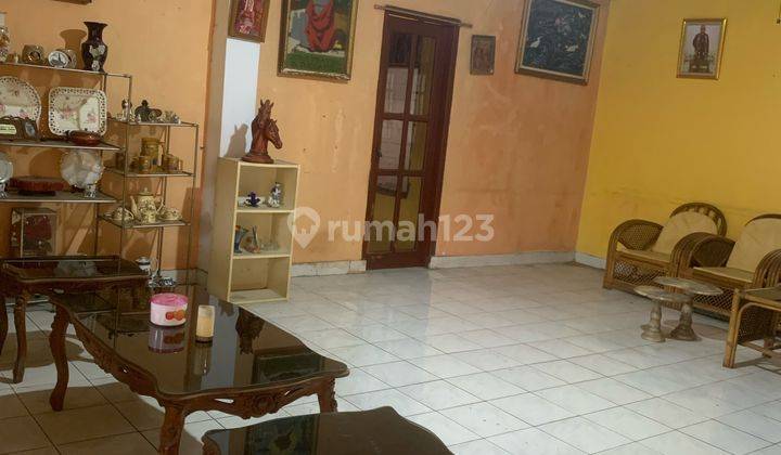 ruang tamu rumah dijual posisi hoek perumnas
