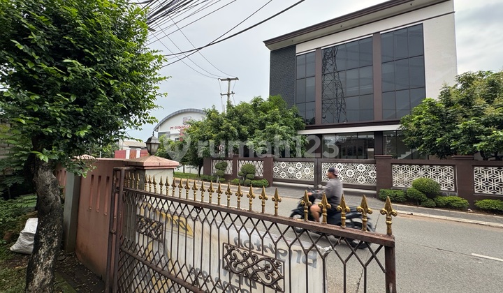 Rumah Pinggir Jalan Lokasi Strategis Rumah Pinggir Jalan Lokasi Strategis