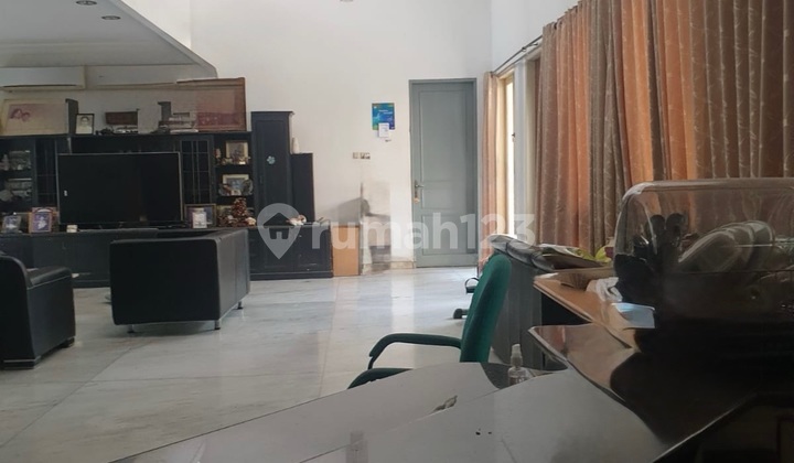 Rumah Strategis Dipinggir Jalan Utama