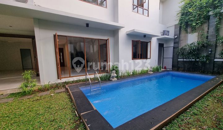 Negotiable Compound House 4 Bedrooms 2