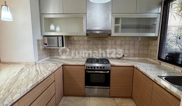 Sharing Swimming Pool House In Cipete 4 Bedrooms