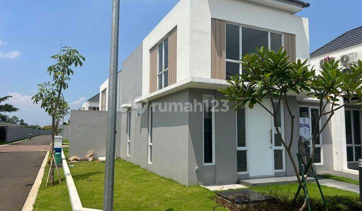 Rumah 2 lantai hoek ada mezzanine Paramount Petals  1