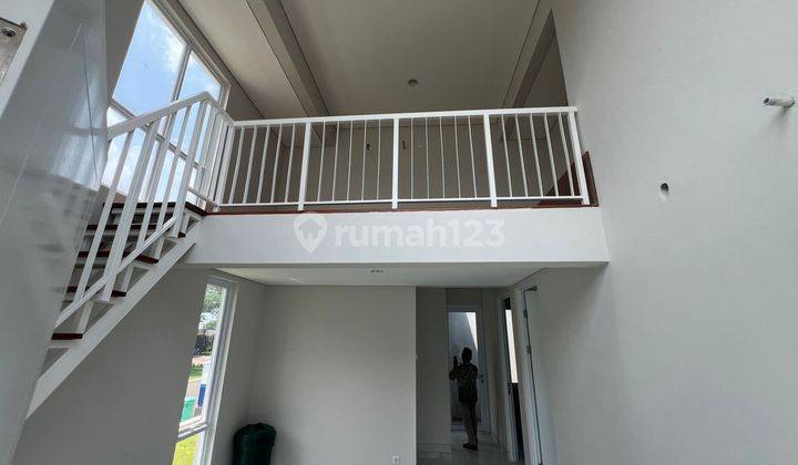 Rumah 2 lantai hoek ada mezzanine Paramount Petals  2