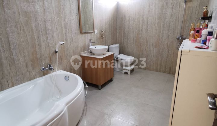 Rumah Mewah Full Furnish Swimming Pool 3 Lantai  2