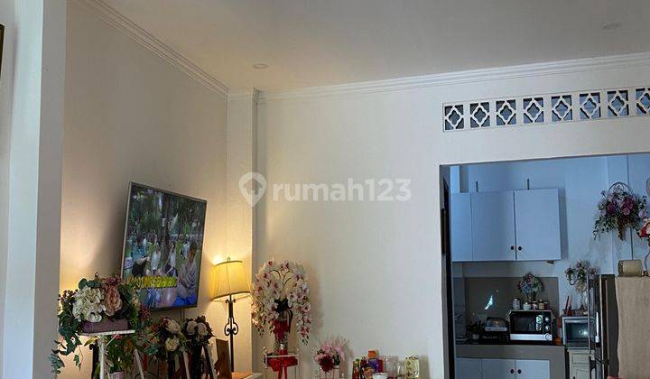 Rumah Cantik Semi Furnished Dekat Pintu Tol di Graha Raya 2