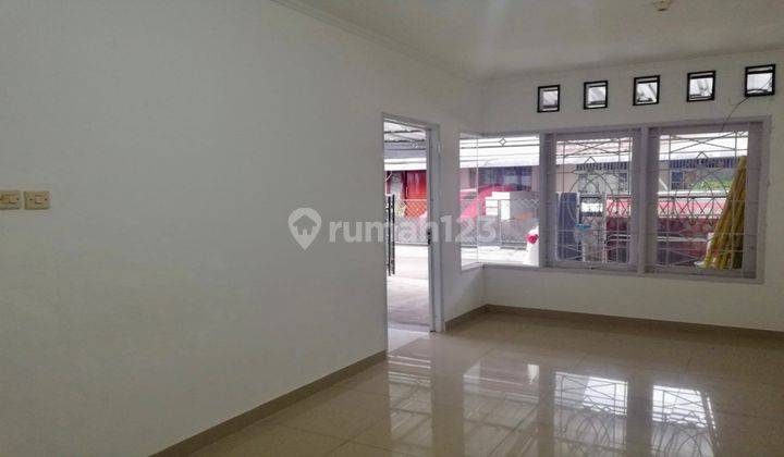 Rumah Siap Huni Bagus Murah Dekat Mall di Graha Raya 2