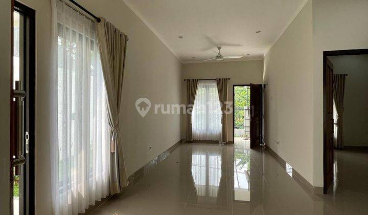 Rumah Nyaman Semi Furnished Dekat Pintu Tol di Graha Raya 2