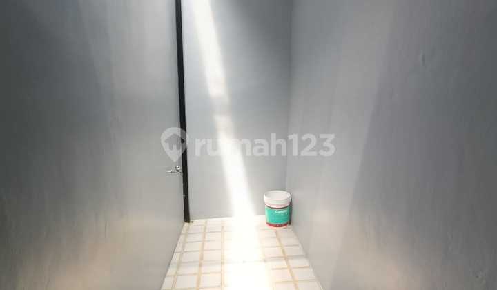 Ready-to-Occupy House with SHM, Near Toll Access in BSD Nusaloka. 2
