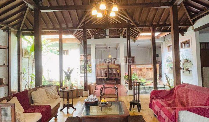 Rumah Semi Furnished Vintage Dekat Stasiun Di Ciputat Timur 1