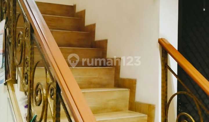 KELAPA GADING HOUSE 208m2 GOOD LOCATION, 2 FLOORS, COMFORTABLE, STRATEGIC, CODE JF 2