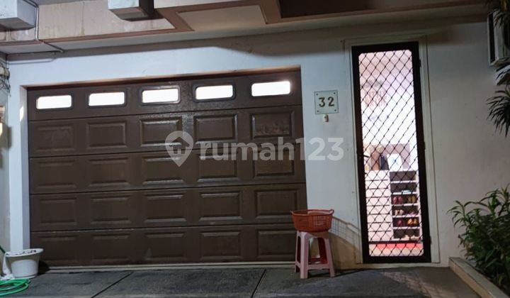 Springhill hadap lapangan golf , ada lift, tengah kota