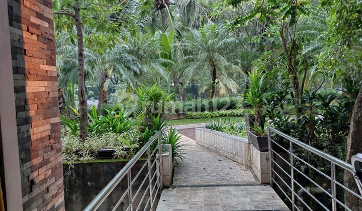 Springhill hadap lapangan golf , ada lift, tengah kota 2